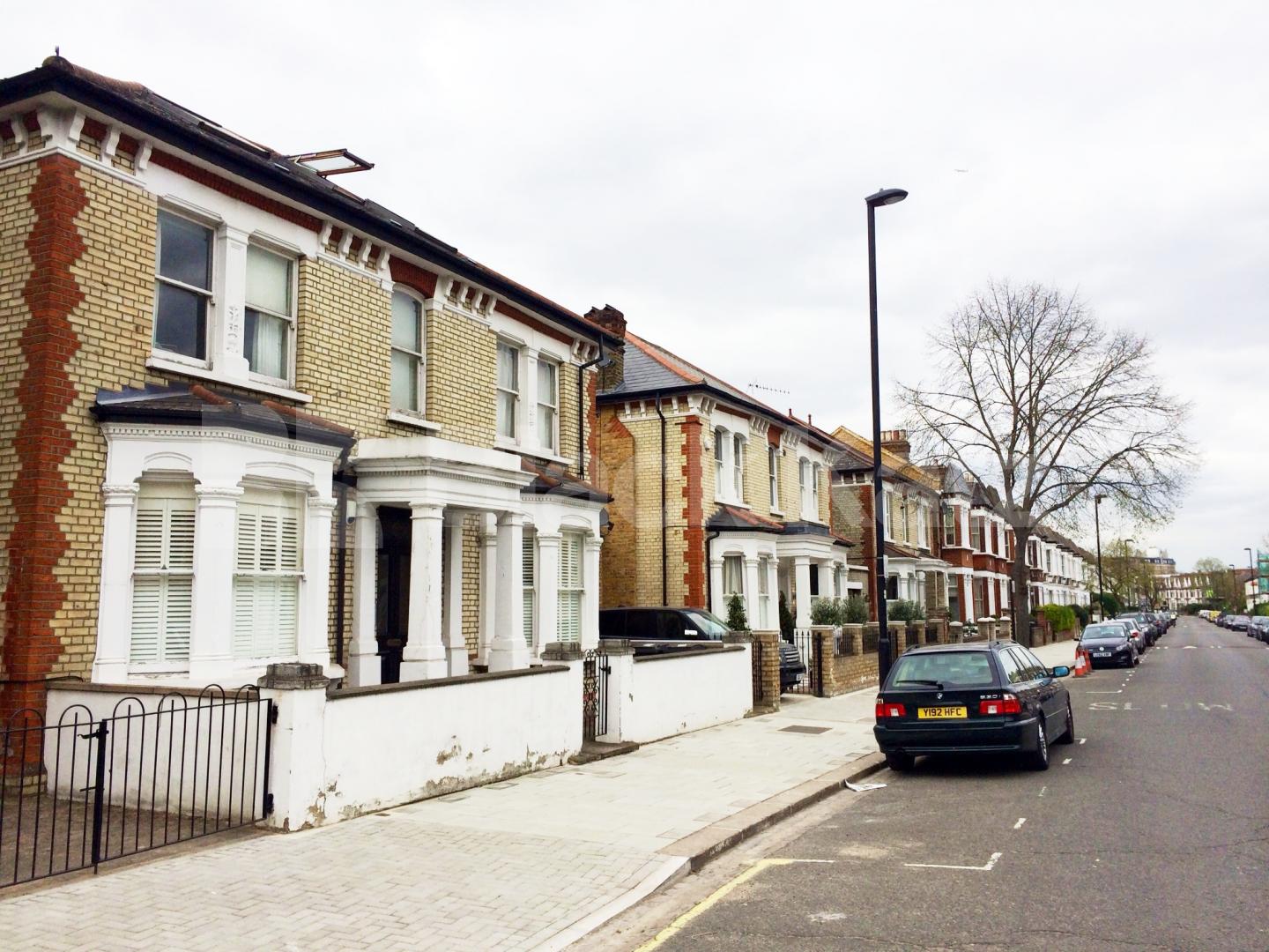 			UNDER OFFER, 2 Bedroom, 1 bath, 1 reception Apartment			 Abbeville Road, Abbeville Village